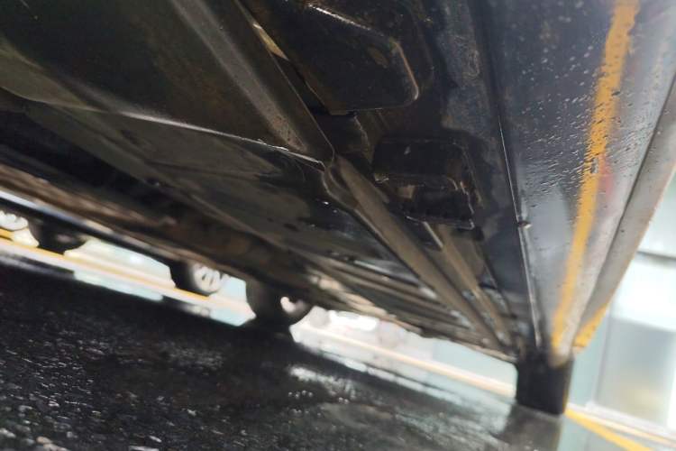Used Mercedes-Benz E-Class 2023 E 300 L Sporty and Stylish Model Chassis Front Left