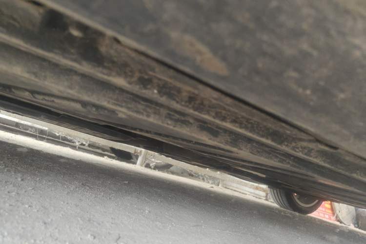 Used Mercedes-Benz E-Class 2023 E 300 L Sporty and Stylish Model Chassis Front Left