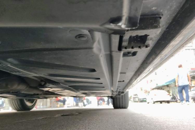 Used Mercedes-Benz E-Class 2023 E 300 L Sporty and Stylish Model Chassis Front Left