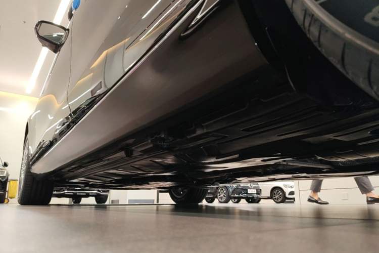 Used Mercedes-Benz E-Class 2023 E 300 L Luxury Model Chassis Rear Left