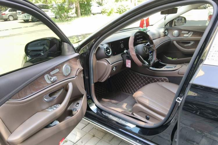 Used Mercedes-Benz E-Class 2023 Updated E 300 L Fashion Edition Driver Seat