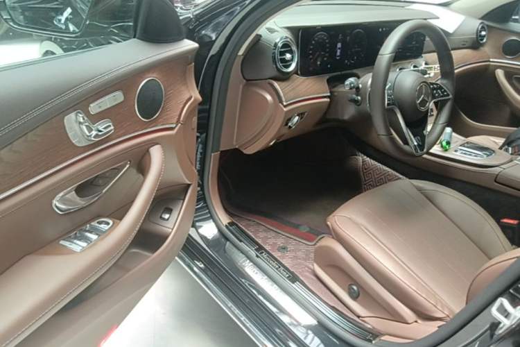 Used Mercedes-Benz E-Class 2023 Updated E 300 L Fashion Edition Driver Seat