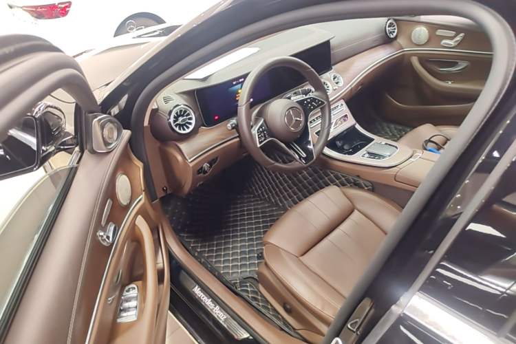 Used Mercedes-Benz E-Class 2023 E 260 L 4MATIC Driver Seat
