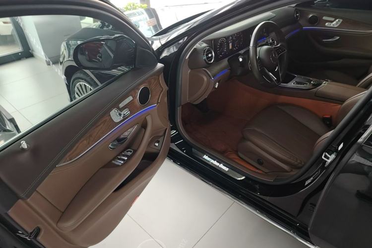 Used Mercedes-Benz E-Class 2023 Updated E 300 L Fashion Edition Driver Seat