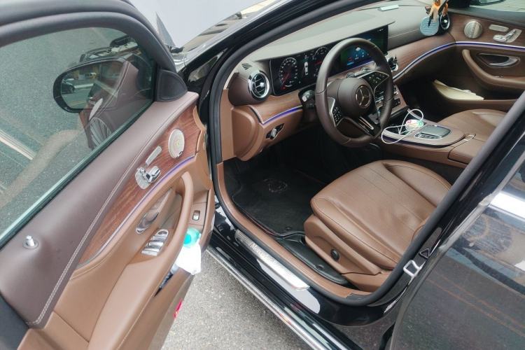 Used Mercedes-Benz E-Class 2023 Updated E 300 L Fashion Edition Driver Seat