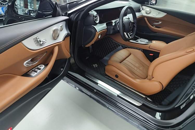 Used Mercedes-Benz E-Class 2023 E 260 Coupe Driver Seat