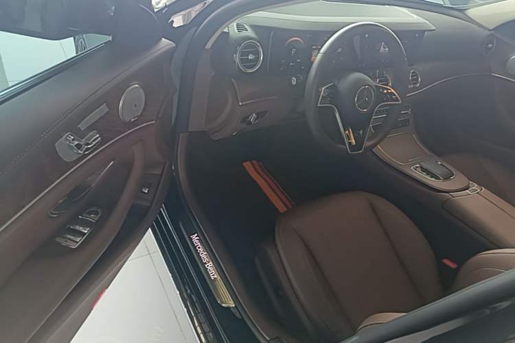 Used Mercedes-Benz E-Class 2023 Updated E 300 L Fashion Edition Driver Seat