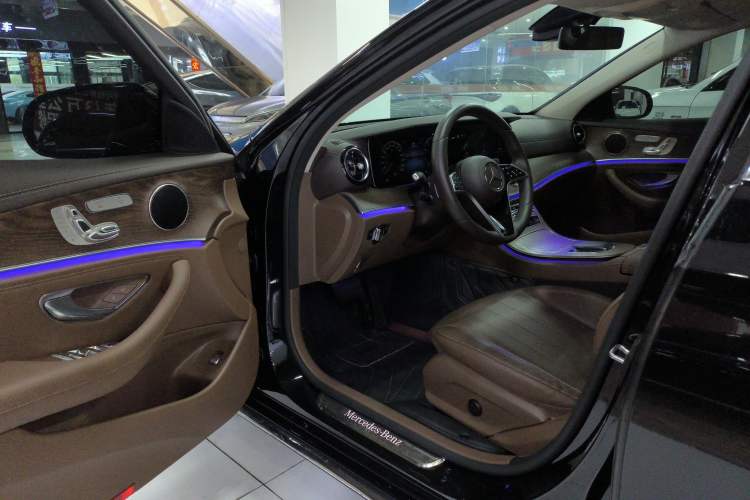 Used Mercedes-Benz E-Class 2023 Updated E 300 L Fashion Edition Driver Seat