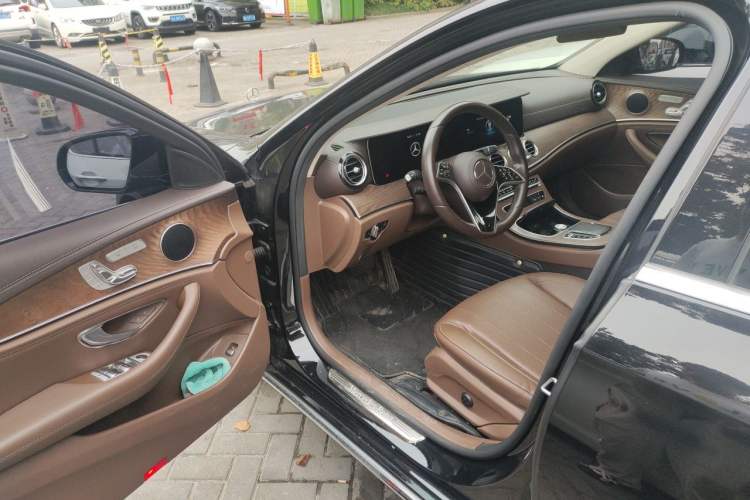 Used Mercedes-Benz E-Class 2023 Updated E 300 L Fashion Edition Driver Seat
