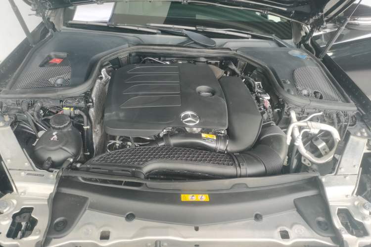 Used Mercedes-Benz E-Class 2023 E 260 L Engine Bay