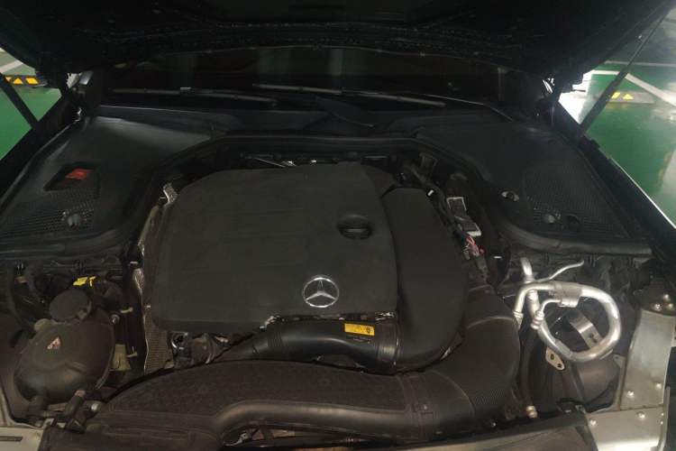 Used Mercedes-Benz E-Class 2023 E 260 L Engine Bay