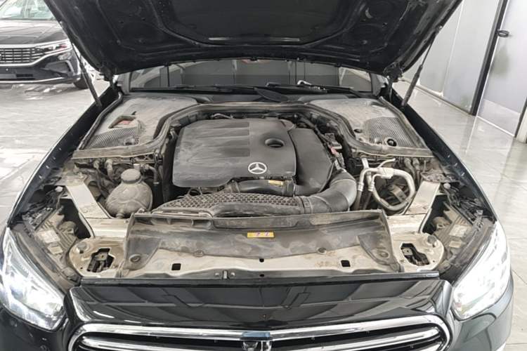 Used Mercedes-Benz E-Class 2023 Updated E 300 L Fashion Edition Engine Bay