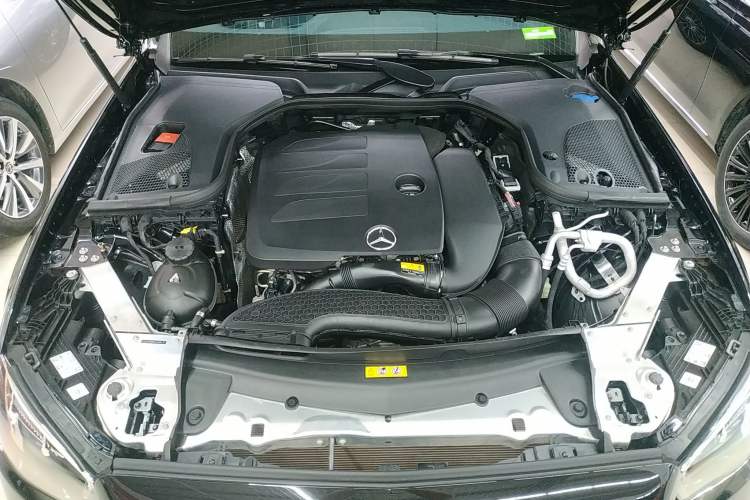 Used Mercedes-Benz E-Class 2023 E 260 L Engine Bay