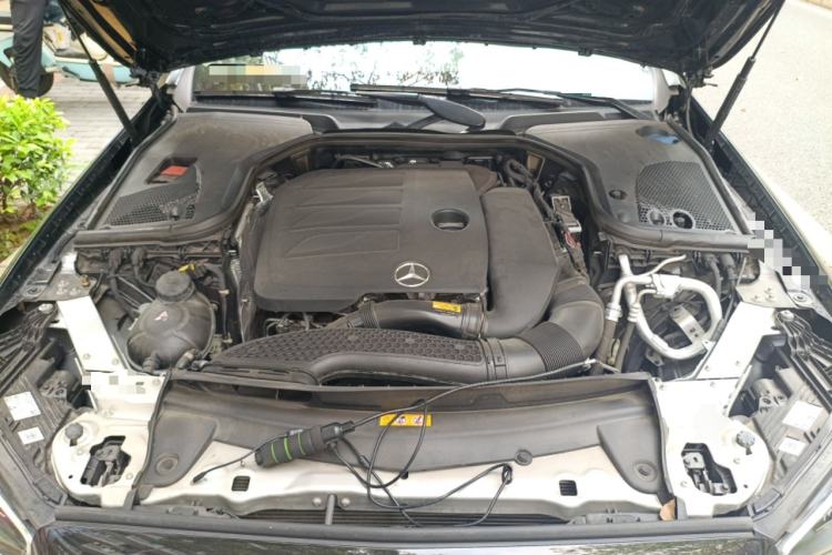 Used Mercedes-Benz E-Class 2023 Updated E 300 L Fashion Edition Engine Bay