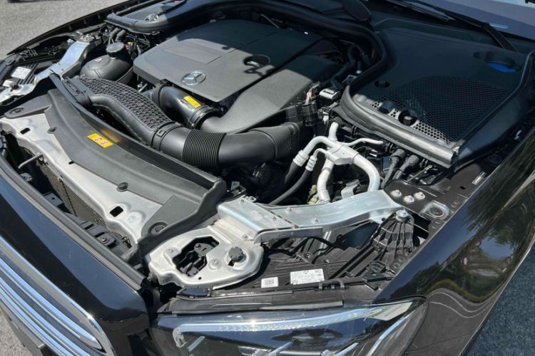 Used Mercedes-Benz E-Class 2023 E 260 L Engine Bay
