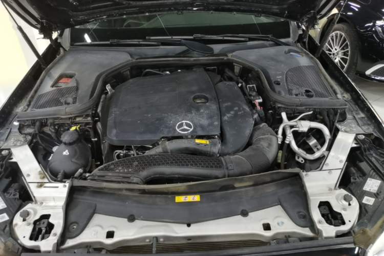 Used Mercedes-Benz E-Class 2023 E 260 L Engine Bay