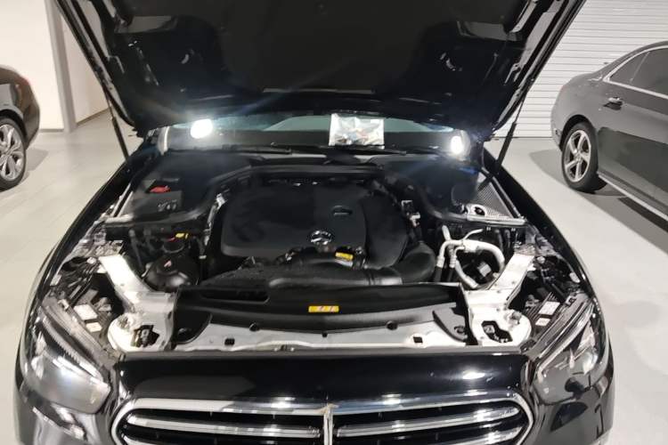 Used Mercedes-Benz E-Class 2023 E 260 L Engine Bay