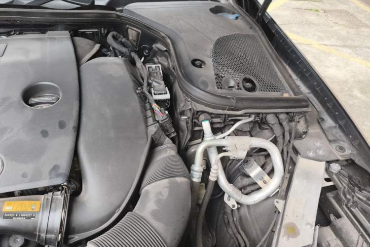 Used Mercedes-Benz E-Class 2023 Updated E 300 L Luxury Edition Engine Bay Left