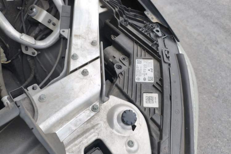 Used Mercedes-Benz E-Class 2023 Updated E 300 L Fashion Edition Engine Bay Left