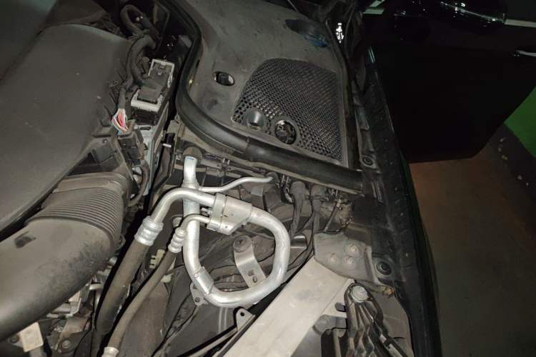 Used Mercedes-Benz E-Class 2023 Updated E 300 L Fashion Edition Engine Bay Left