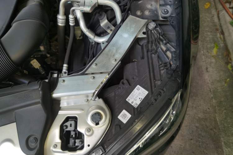 Used Mercedes-Benz E-Class 2023 Restyled E 300 L Sporty and Stylish Edition Engine Bay Left