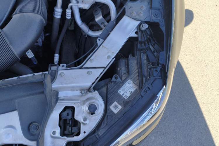 Used Mercedes-Benz E-Class 2023 Updated E 300 L Luxury Edition Engine Bay Left