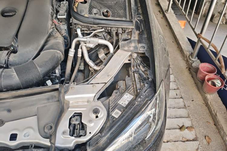 Used Mercedes-Benz E-Class 2023 Updated E 300 L Luxury Edition Engine Bay Left