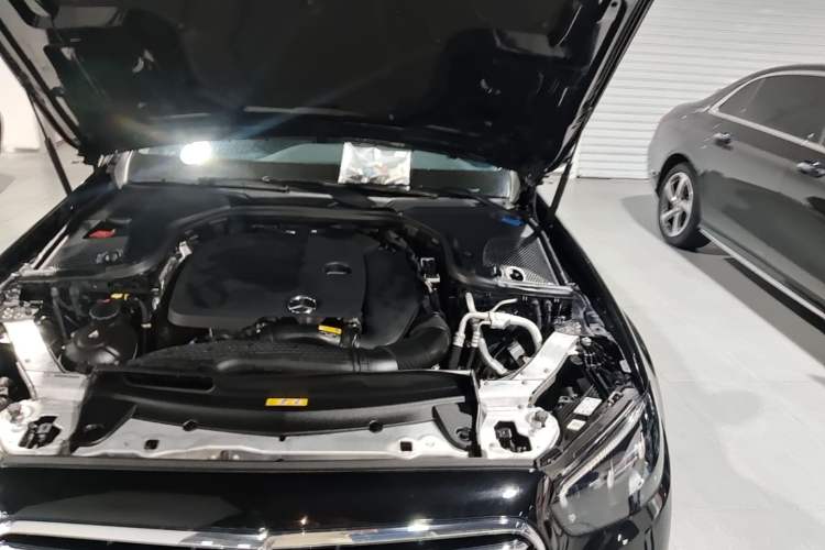Used Mercedes-Benz E-Class 2023 E 260 L Engine Bay Left