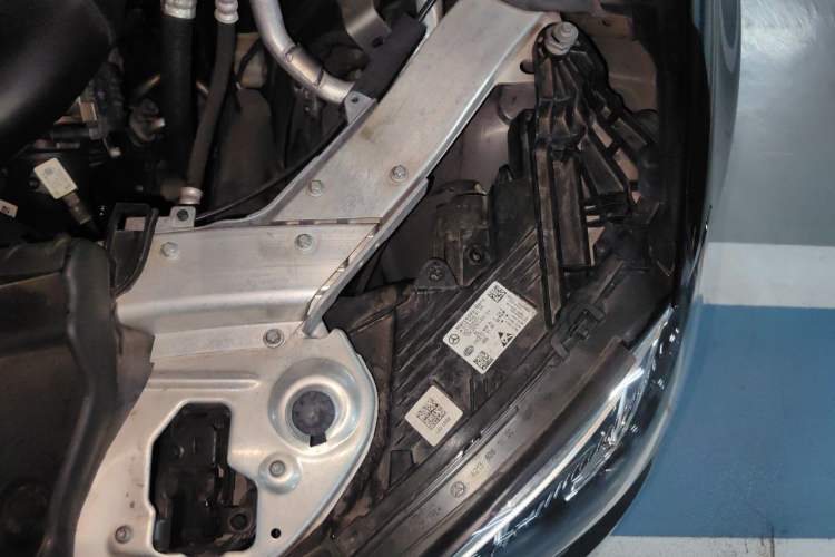 Used Mercedes-Benz E-Class 2023 E 260 L Engine Bay Left