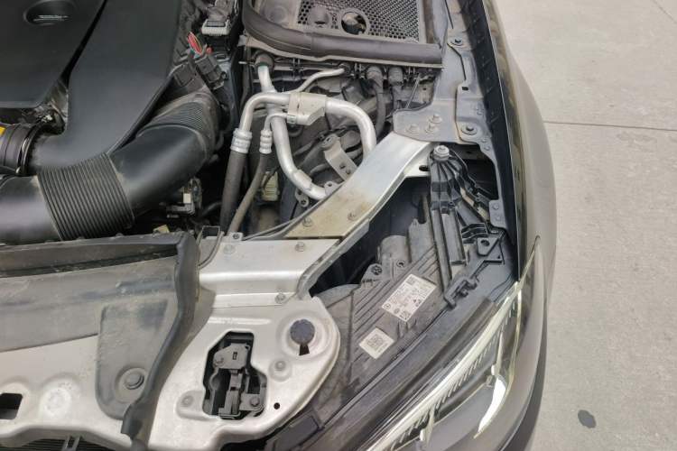 Used Mercedes-Benz E-Class 2023 Updated E 300 L Fashion Edition Engine Bay Left
