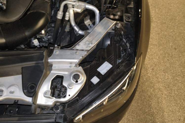 Used Mercedes-Benz E-Class 2023 Updated E 300 L Luxury Edition Engine Bay Left
