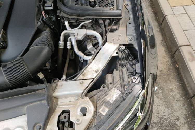 Used Mercedes-Benz E-Class 2023 E 300 L Stylish Model Engine Bay Left