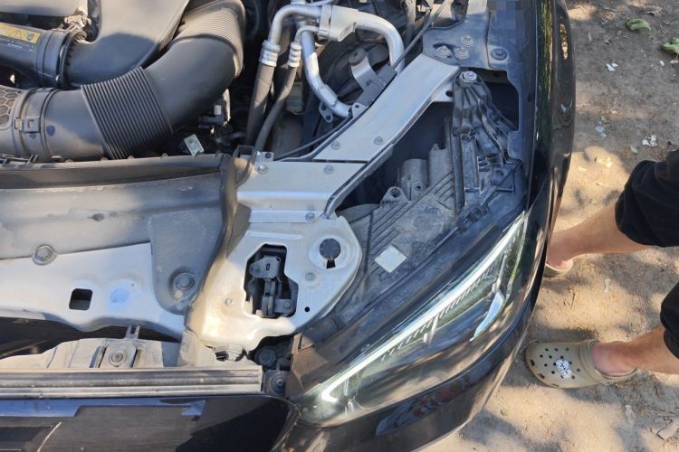 Used Mercedes-Benz E-Class 2023 Facelift E 260 L Engine Bay Left