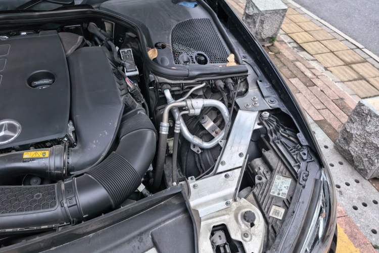 Used Mercedes-Benz E-Class 2023 E 260 L Engine Bay Left