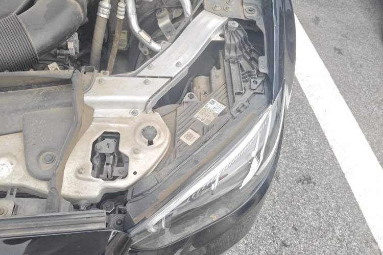 Used Mercedes-Benz E-Class 2023 E 260 L Engine Bay Left