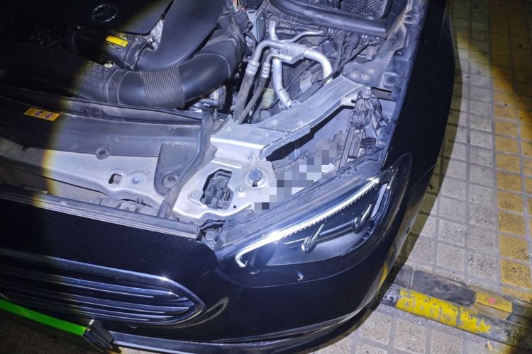 Used Mercedes-Benz E-Class 2023 Updated E 300 L Fashion Edition Engine Bay Left