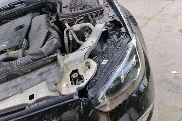 Used Mercedes-Benz E-Class 2023 E 260 L Engine Bay Left
