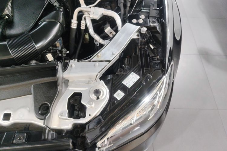 Used Mercedes-Benz E-Class 2023 E 300 L Luxury Model Engine Bay Left
