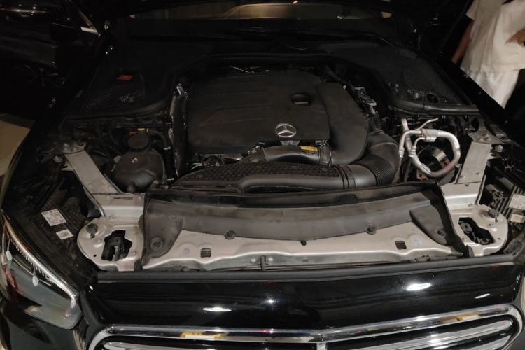 Used Mercedes-Benz E-Class 2023 E 260 L Engine Bay
