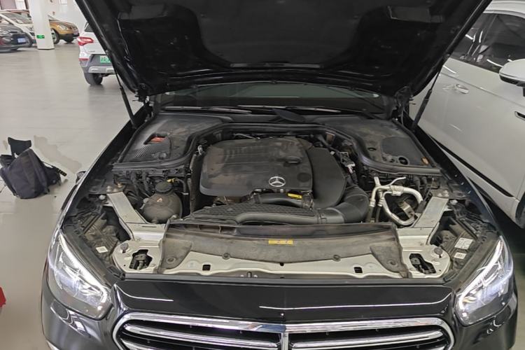 Used Mercedes-Benz E-Class 2023 E 260 L Engine Bay