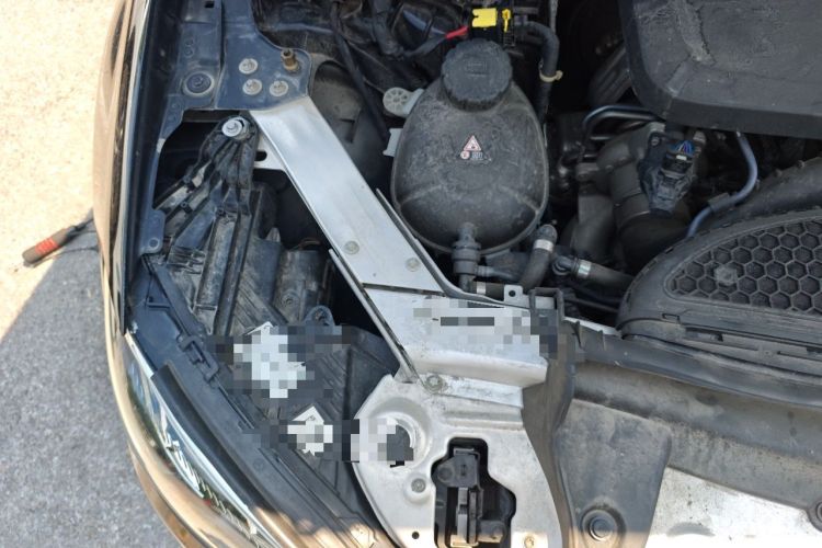 Used Mercedes-Benz E-Class 2023 E 260 L Engine Bay Right