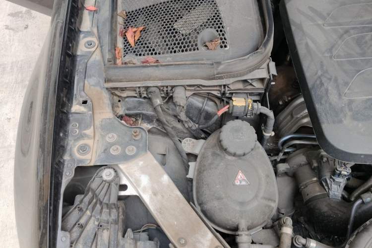 Used Mercedes-Benz E-Class 2023 Updated E 300 L Luxury Edition Engine Bay Right