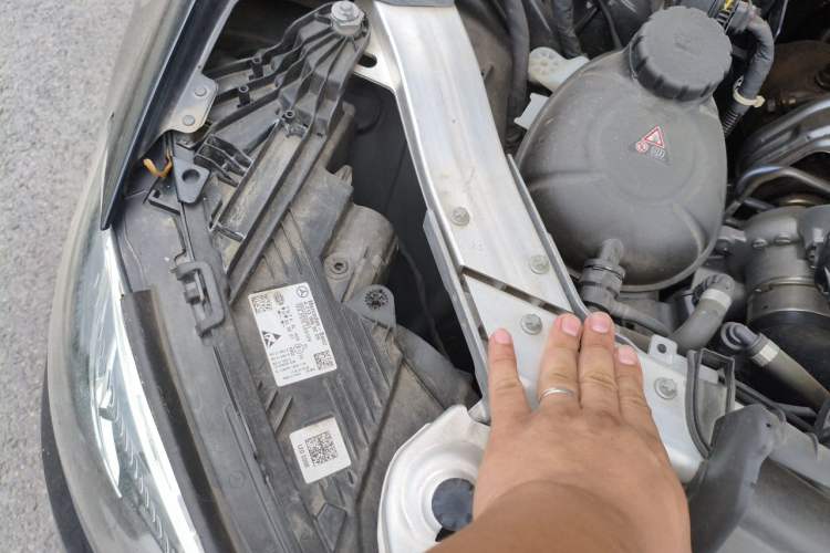 Used Mercedes-Benz E-Class 2023 Updated E 300 L Fashion Edition Engine Bay Right