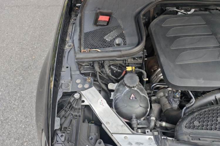 Used Mercedes-Benz E-Class 2023 E 300 L Sport Luxury Edition Engine Bay Right
