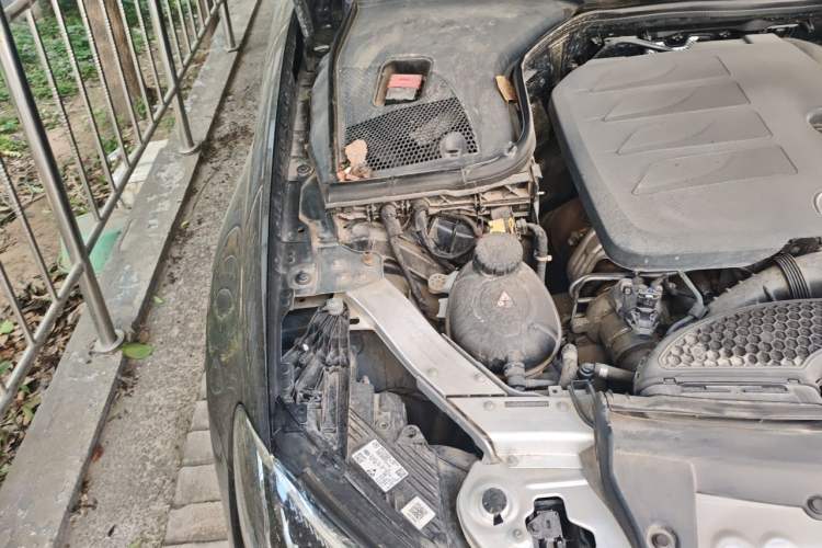 Used Mercedes-Benz E-Class 2023 Updated E 300 L Luxury Edition Engine Bay Right
