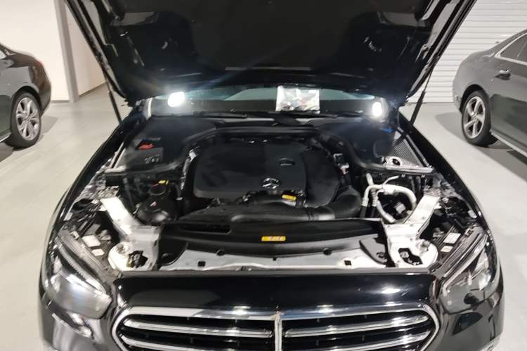 Used Mercedes-Benz E-Class 2023 E 260 L Engine Bay Right