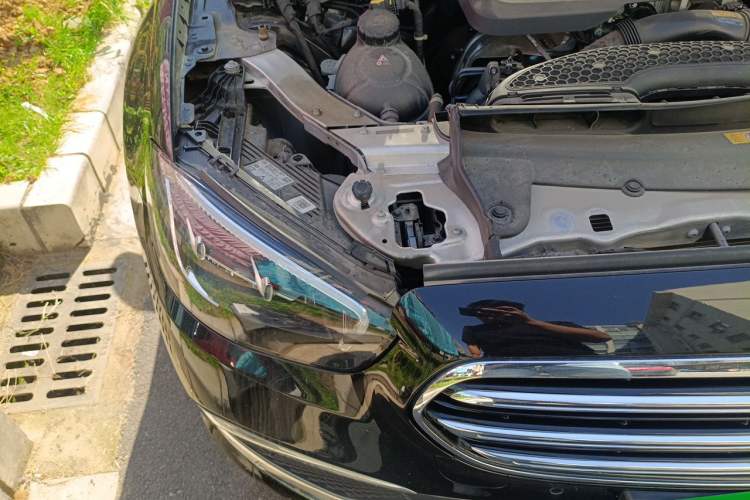 Used Mercedes-Benz E-Class 2023 Updated E 300 L Fashion Edition Engine Bay Right