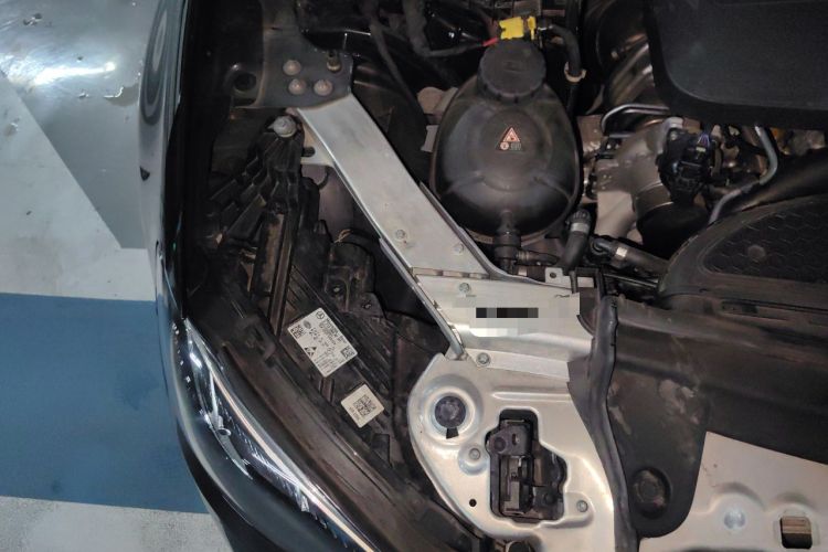Used Mercedes-Benz E-Class 2023 E 260 L Engine Bay Right