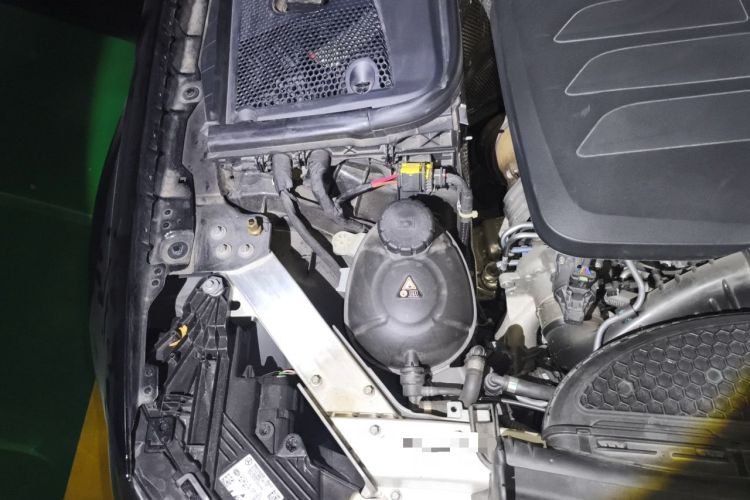 Used Mercedes-Benz E-Class 2023 Updated E 300 L Fashion Edition Engine Bay Right