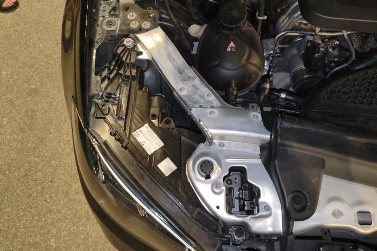 Used Mercedes-Benz E-Class 2023 Updated E 300 L Luxury Edition Engine Bay Right